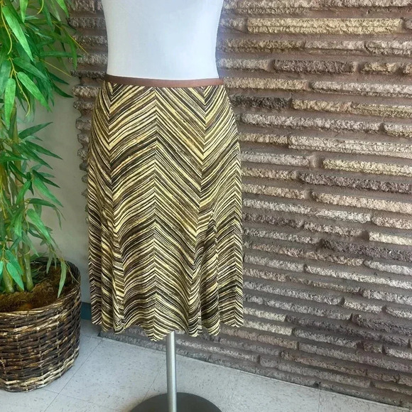 Tommy Bahama Brown Zigzag Silk Blend Flare Skirt Size Medium - Picture 1 of 6